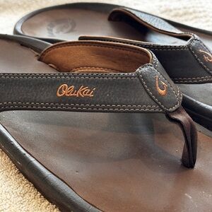 OluKai men’s flip-flops size 11